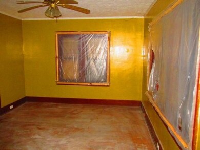 14 Zeno Living Room