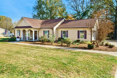 137 E Debbie Ln, Statesville, NC 28625 - photo 2