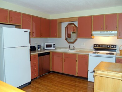 24 Robert Ct unit B, Manchester, NH 03103 - photo 5