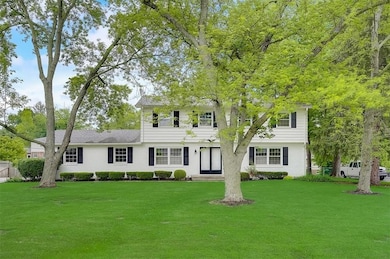 6127 Wexford Rd, Indianapolis, IN 46220 - photo 2