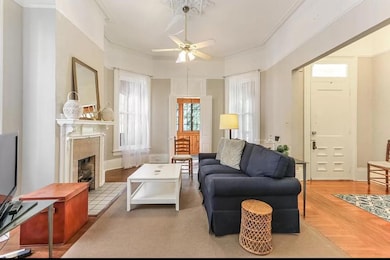 Bay windows and a fireplace, 12' tall ceilings and