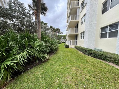 Le Chateau Royal unit 1080, Palm Beach, FL 33480 - photo 3
