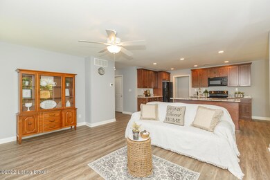 5900 Shepherd Crossing Dr, Louisville, KY 40219 - photo 4