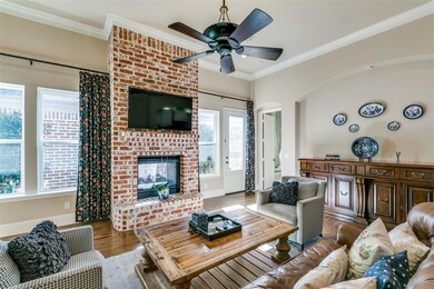 Living area with a view of the courtyard.