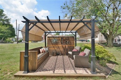 Additional deck area in the yard/Conversation area
