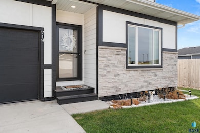 719 Prairieside Trail, Harrisburg, SD 57032 - photo 3