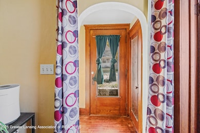 1527 Massachusetts Ave, Lansing, MI 48906 - photo 4