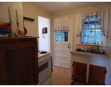 12 Elmwood Cir, Peabody, MA 01960 - photo 5