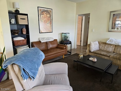 70 Overlook Ave unit 2, Belleville, NJ 07109 - photo 4