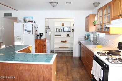 New back slah and farm sink