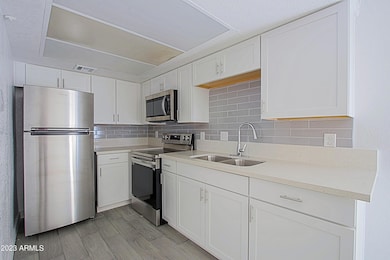 13205 North 21st place kitchen