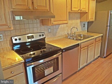 19601 Gunners Branch Rd, Germantown, MD 20876 - photo 2