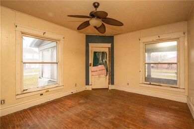 605 E 5th St N, Newton, IA 50208 - photo 3