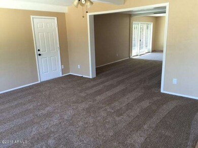 Living room/new carpet
