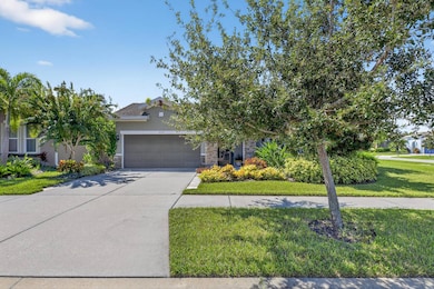 6903 Crestpoint Dr, Apollo Beach, FL 33572 - photo 3