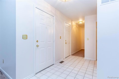 45480 Inverness Cir unit 108, Macomb, MI 48044 - photo 5