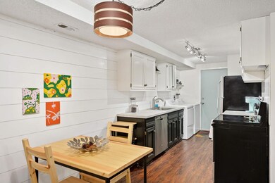 Nice flow with the eat-in kitchen.