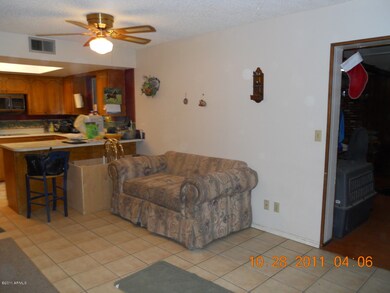 Breakfast Bar & Family Room