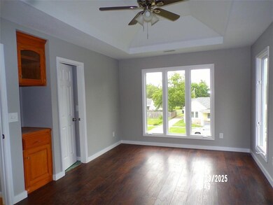 608 S Locust St, Ottawa, KS 66067 - photo 7