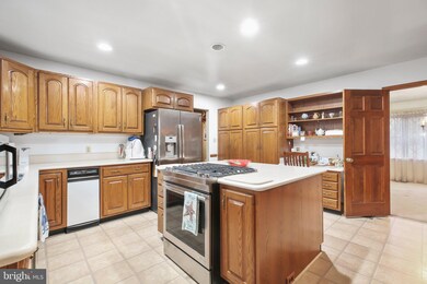 1600 Clover Dr, Fredericksburg, VA 22407 - photo 4