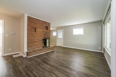 298 Pineview Dr, Columbus, OH 43213 - photo 2