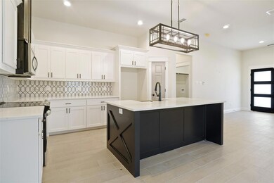 809 Rodgers Ave, Godley, TX 76044 - photo 3