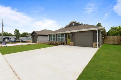 410 Cherry St, Whitesboro, TX 76273 - photo 3