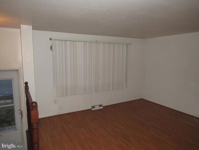 913 Regina Dr, Halethorpe, MD 21227 - photo 7