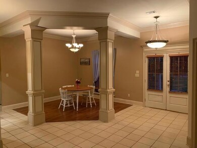 BEAUTIFUL DINING AREA
