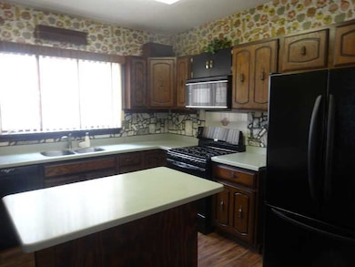 82 Bagley St, Central Falls, RI 02863 - photo 5