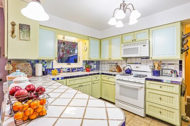995 Kirk Dr SE, Grand Rapids, MI 49546 (