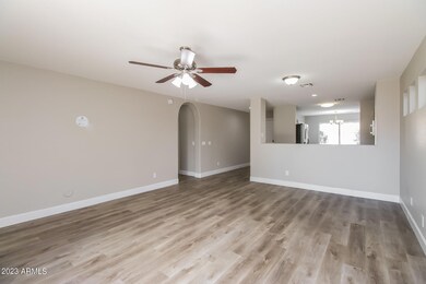 004-photo-living-room-9998727