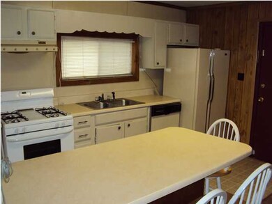 Kitchen with breakfast bar