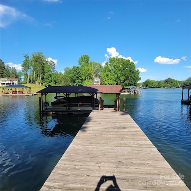 Covered dock with DEEP WATER!