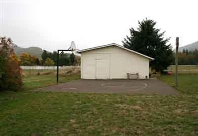 6844 Cypress Dr, Central Point, OR 97502 - photo 3