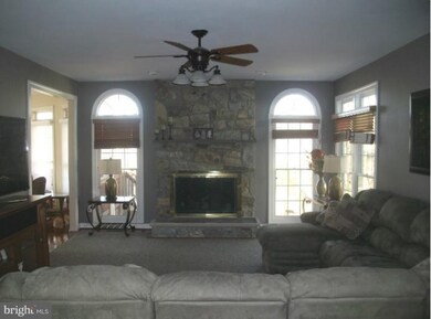 26155 Glasgow Dr, Chantilly, VA 20152 - photo 3