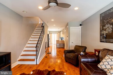 2052 Fernon St, Philadelphia, PA 19145 - photo 3