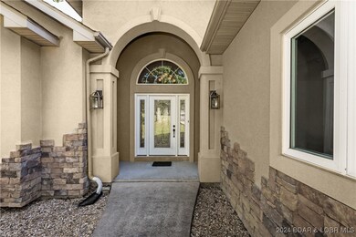 Beautiful covered porch to front door