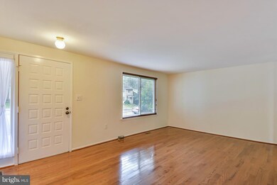 14434 Pebble Hill Ln, North Potomac, MD 20878 - photo 2