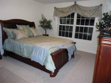 804 Royale Ct, Troy, NY 12180 - photo 5