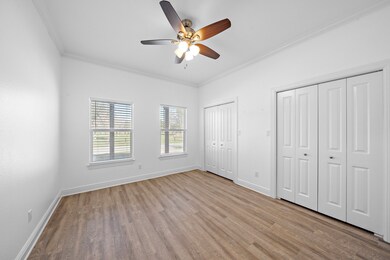 310 E Sidnor St, Alvin, TX 77511 - photo 4