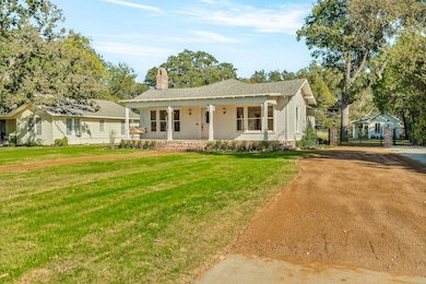 915 Cherry St, Graham, TX 76450 - photo 5