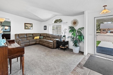 Front Room/Entry