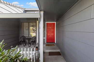 727 Sandra Ln, Central Point, OR 97502 - photo 3