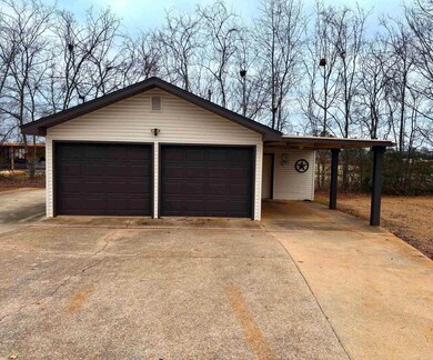 Detached Garage