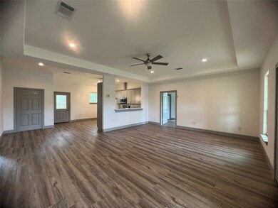 13576 Pinewood Village Dr, Conroe, TX 77302 - photo 3