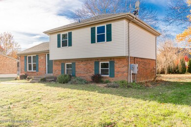 8104 Cortland Dr, Louisville, KY 40228 - photo 2