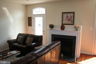 765 Ayrshire Ln, Woodbridge, VA 22191 - photo 5