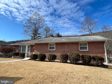 1806 Holland St, Cumberland, MD 21502 - photo 2