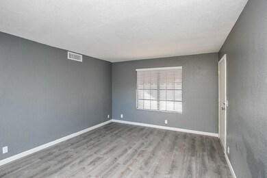 1077 W 1st-4